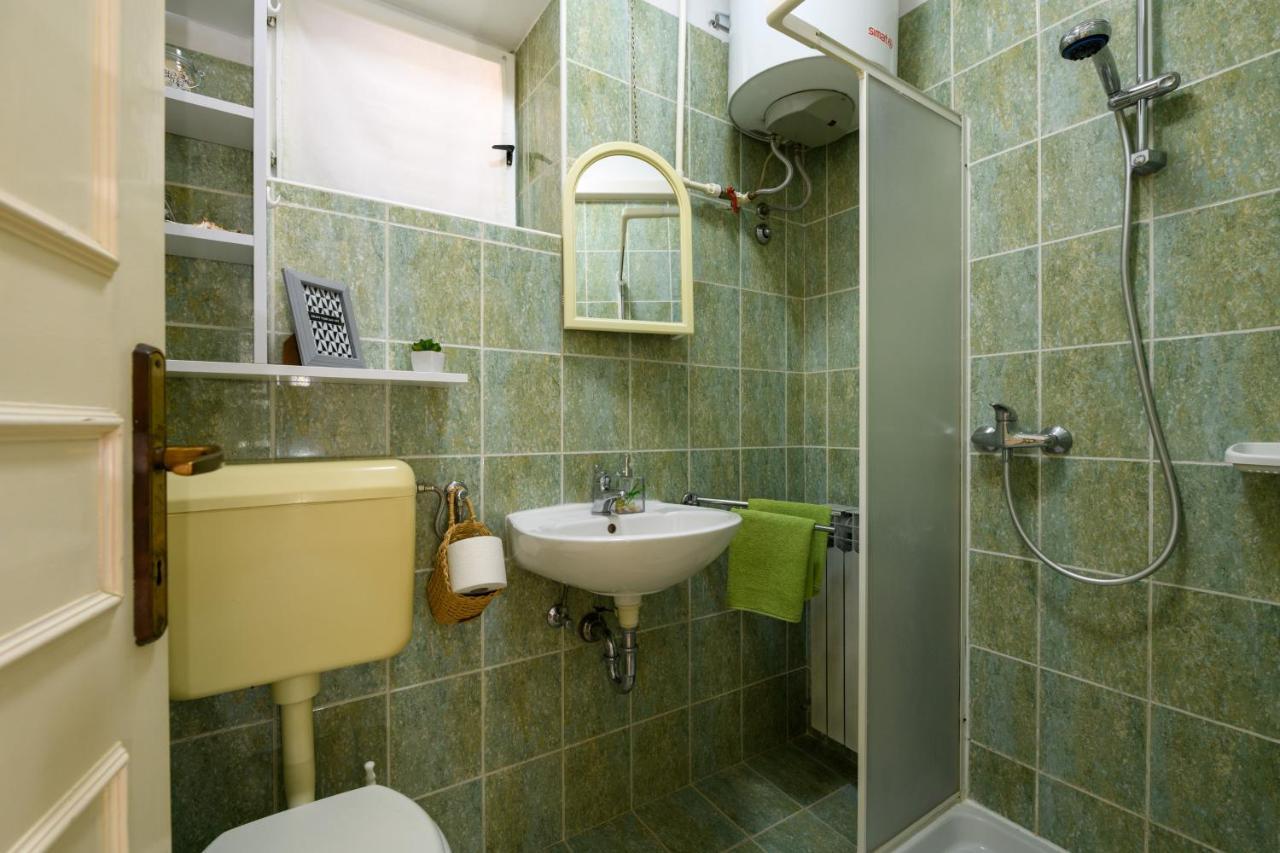 Aleksandra Apartment *